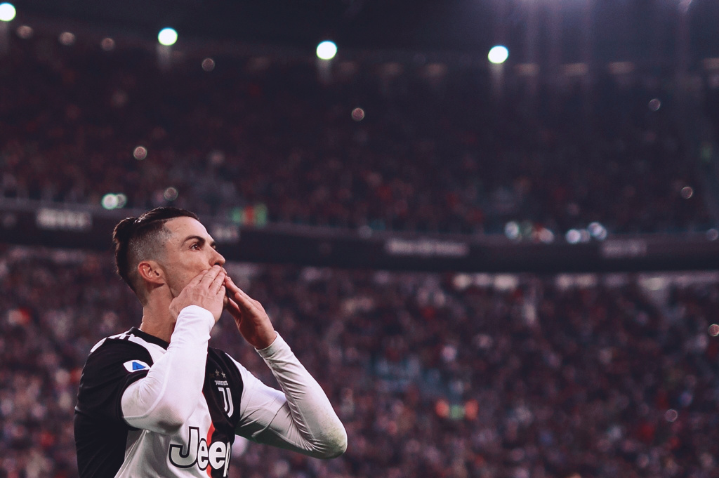 为全场焦点 为全场焦点